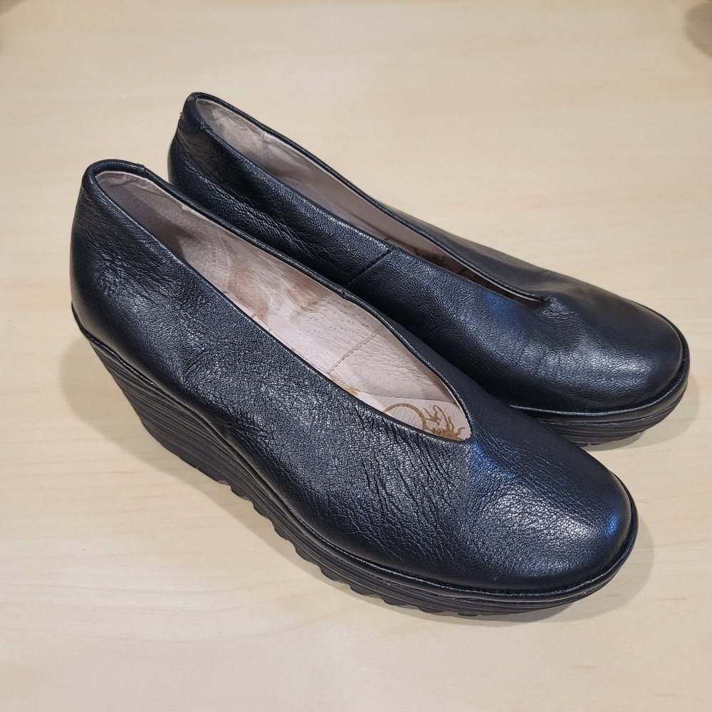 Fly London "Yaz" Ballerina Black Platform - 37EU